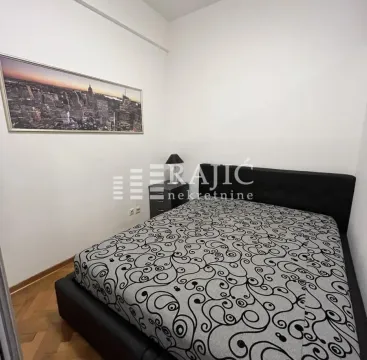 Bedroom with a double bed. - image 6