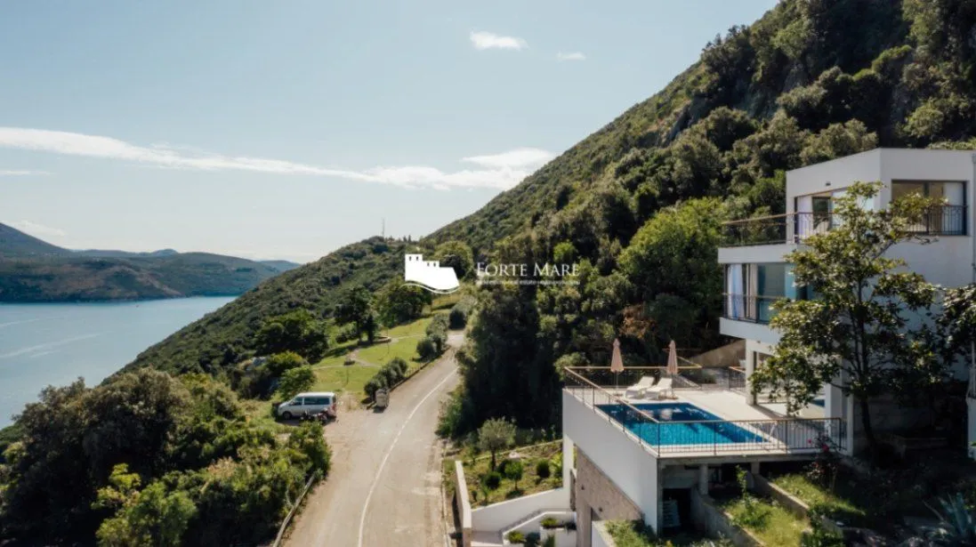 Sale, house, 236m², Njivice, Herceg Novi