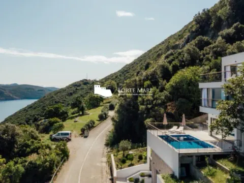Prodaja, kuća, 236m², Njivice, Herceg Novi