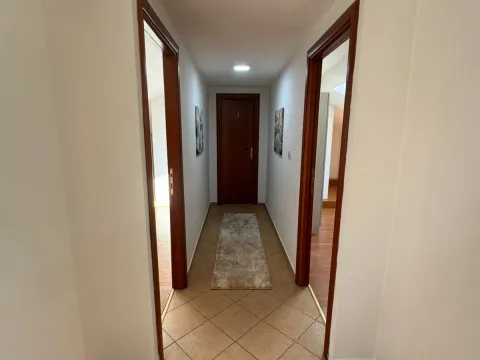 Izdavanje, jednosoban stan, 49m², Stari Aerodrom, Podgorica - image 9