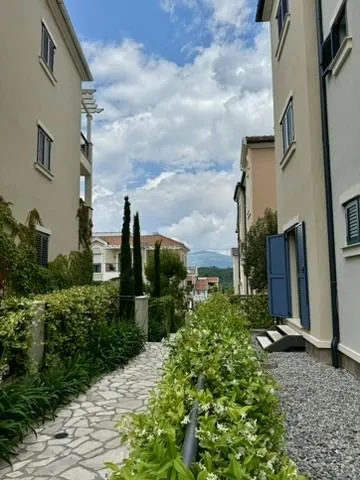 Prodaja, trosoban stan, 85m², Luštica, Tivat