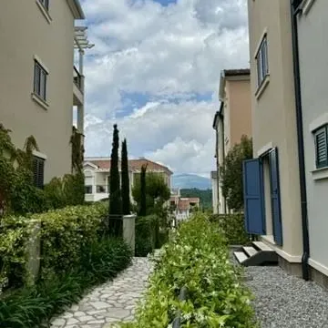 Prodaja, trosoban stan, 85m², Luštica, Tivat - image 1