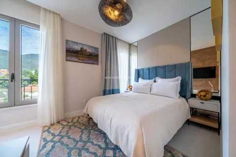 Rent, two bedroom apartment, 102m², Tivat, Crna Gora - image 9