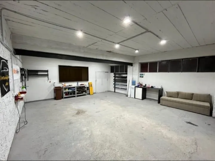 Izdavanje, poslovni prostor, 71m², Centar, Tivat