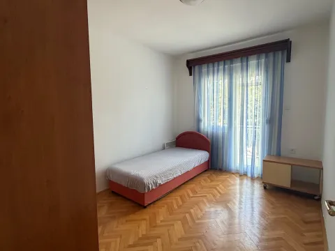 Izdavanje, trosoban stan, 170m², Zlatica, Podgorica - image 5