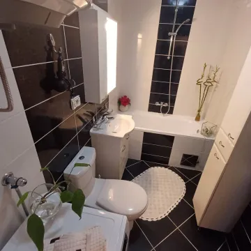 Izdavanje, dvosoban stan, 106m², Centar, Tivat - image 7