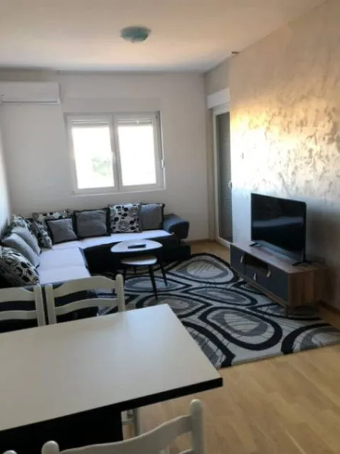 Izdavanje, jednosoban stan, 42m², Pobrežje, Podgorica