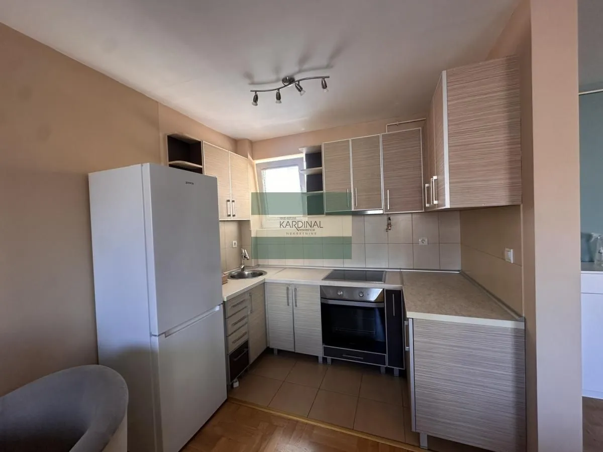 Izdavanje, dvosoban stan, 71m², Centar, Kragujevac
