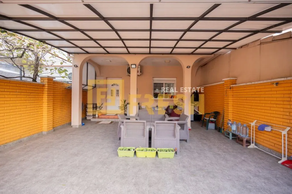 Prodaja, kuća, 140m², Pobrežje, Podgorica
