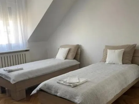 Izdavanje, trosoban stan, 100m², Centar, Novi Sad - image 7