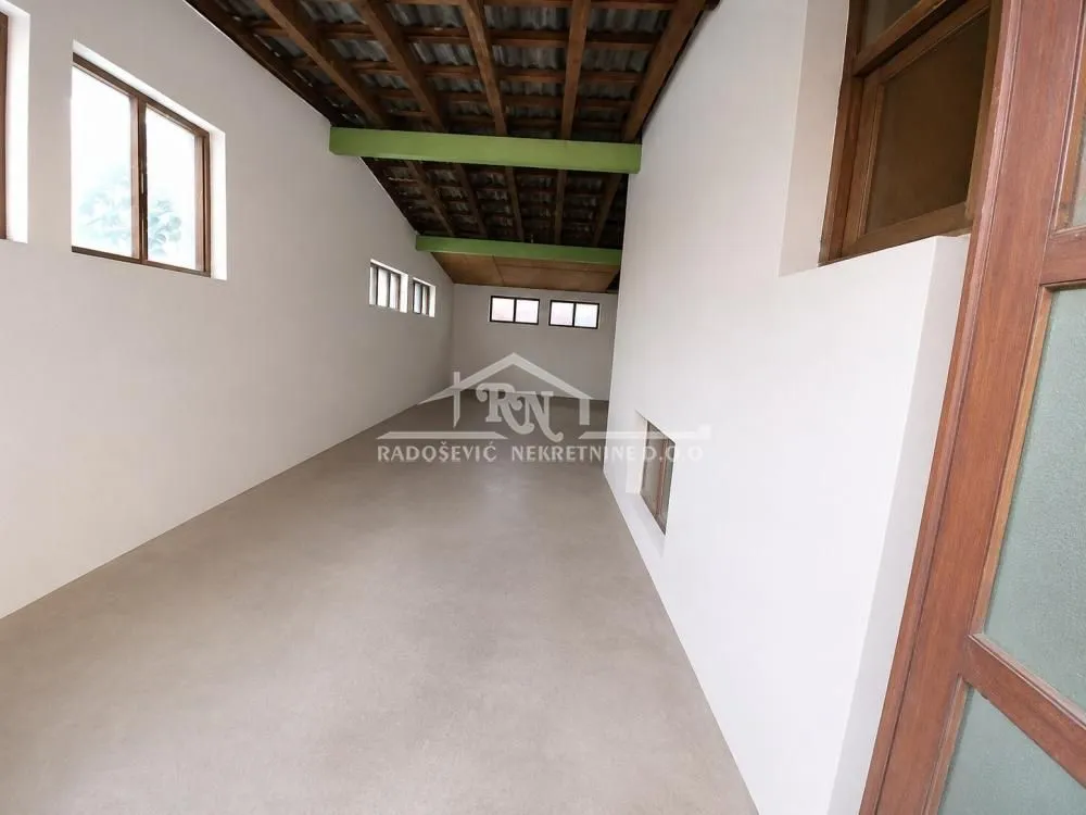 Prodaja, kuća, 410m², Novi Banovci, Stara Pazova