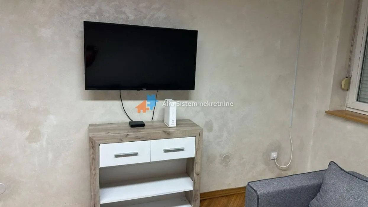 Izdavanje, trosoban stan, 105m², Savski Venac, Beograd