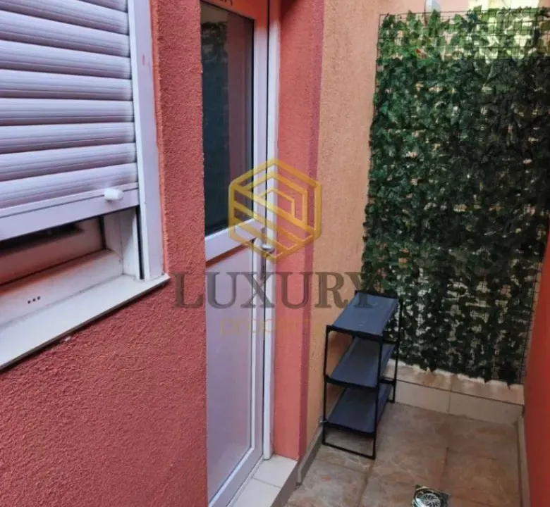 Izdavanje, jednosoban stan, 29m², Blok 9, Podgorica