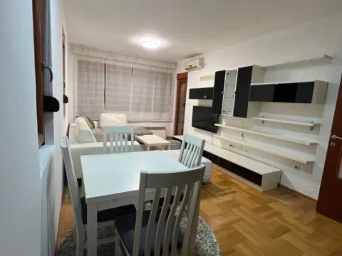 Izdavanje, jednosoban stan, 52m², Centar, Nikšić - image 9
