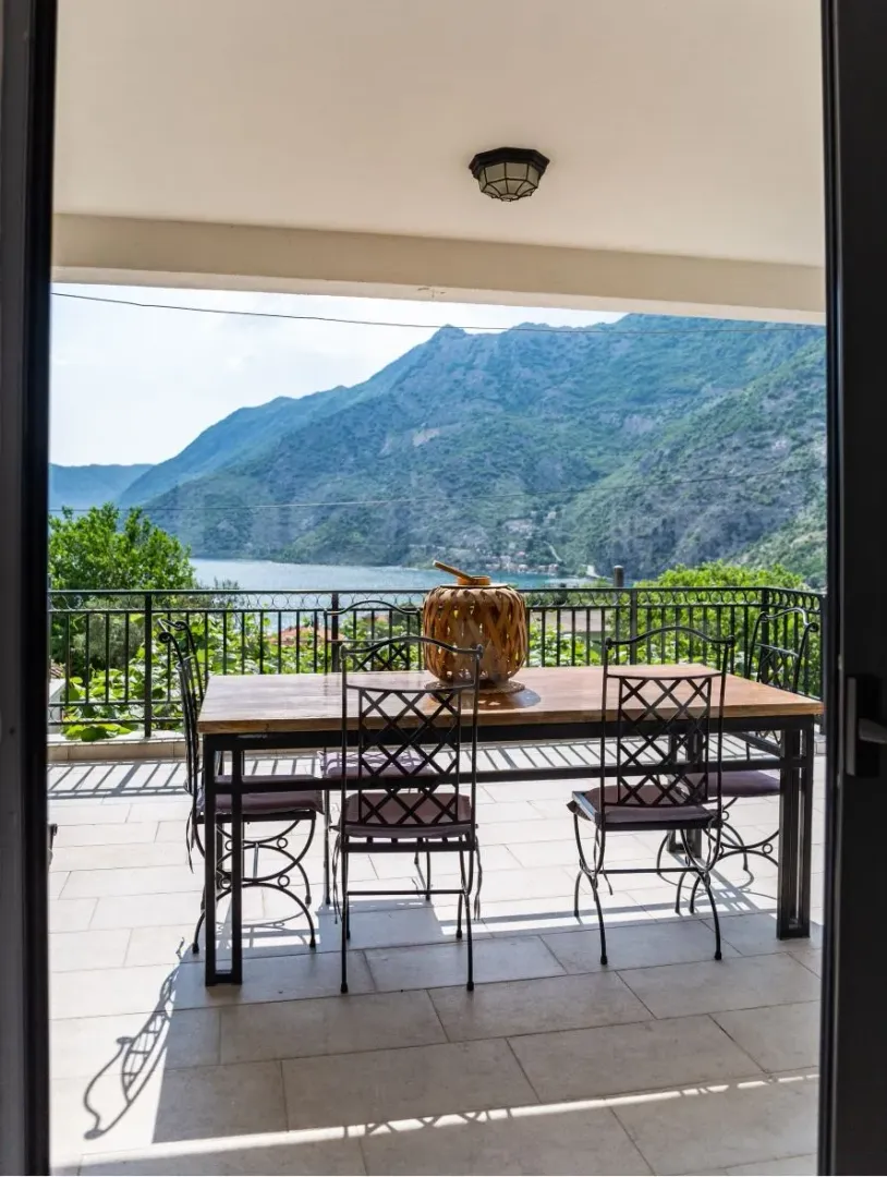 Prodaja, četvorosoban stan, 119m², Risan, Kotor