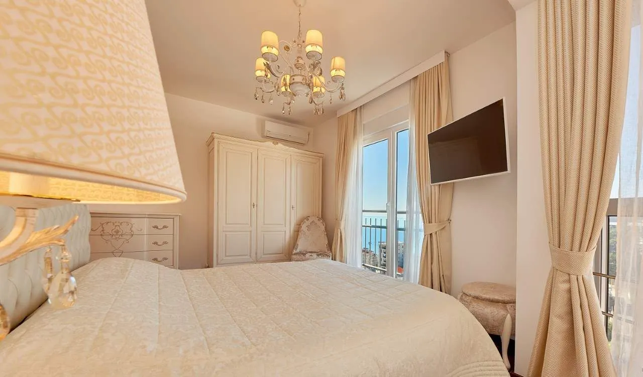 Prodaja, trosoban stan, 150m², Bečići, Budva