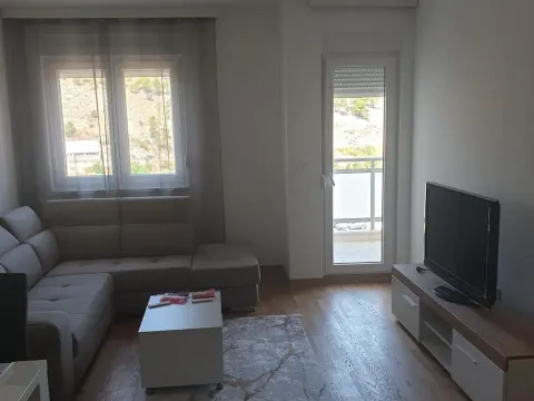 Izdavanje, dvosoban stan, 64m², City Kej, Podgorica - image 10