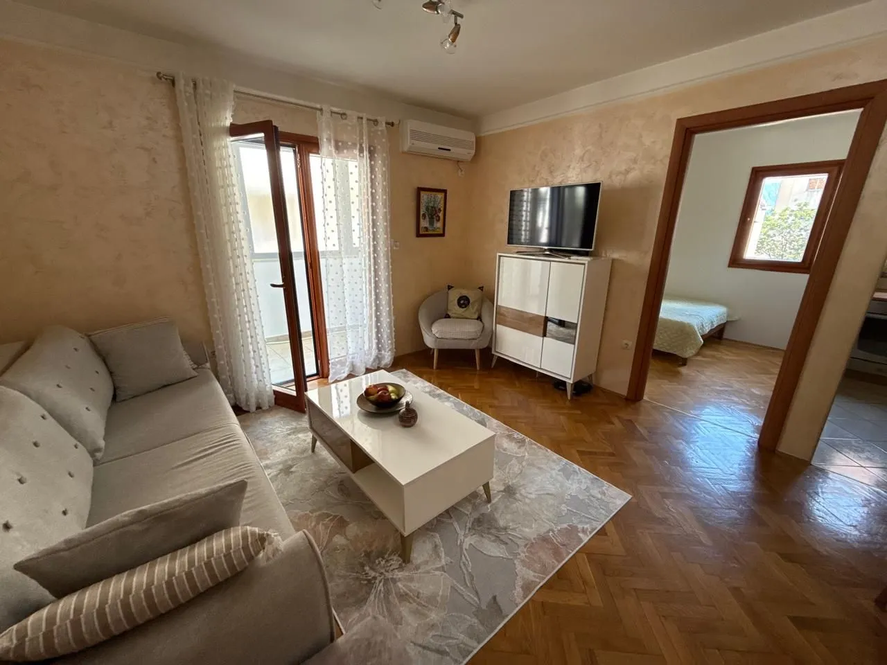 Rent, two bedroom apartment, 59m², Babilonija, Budva