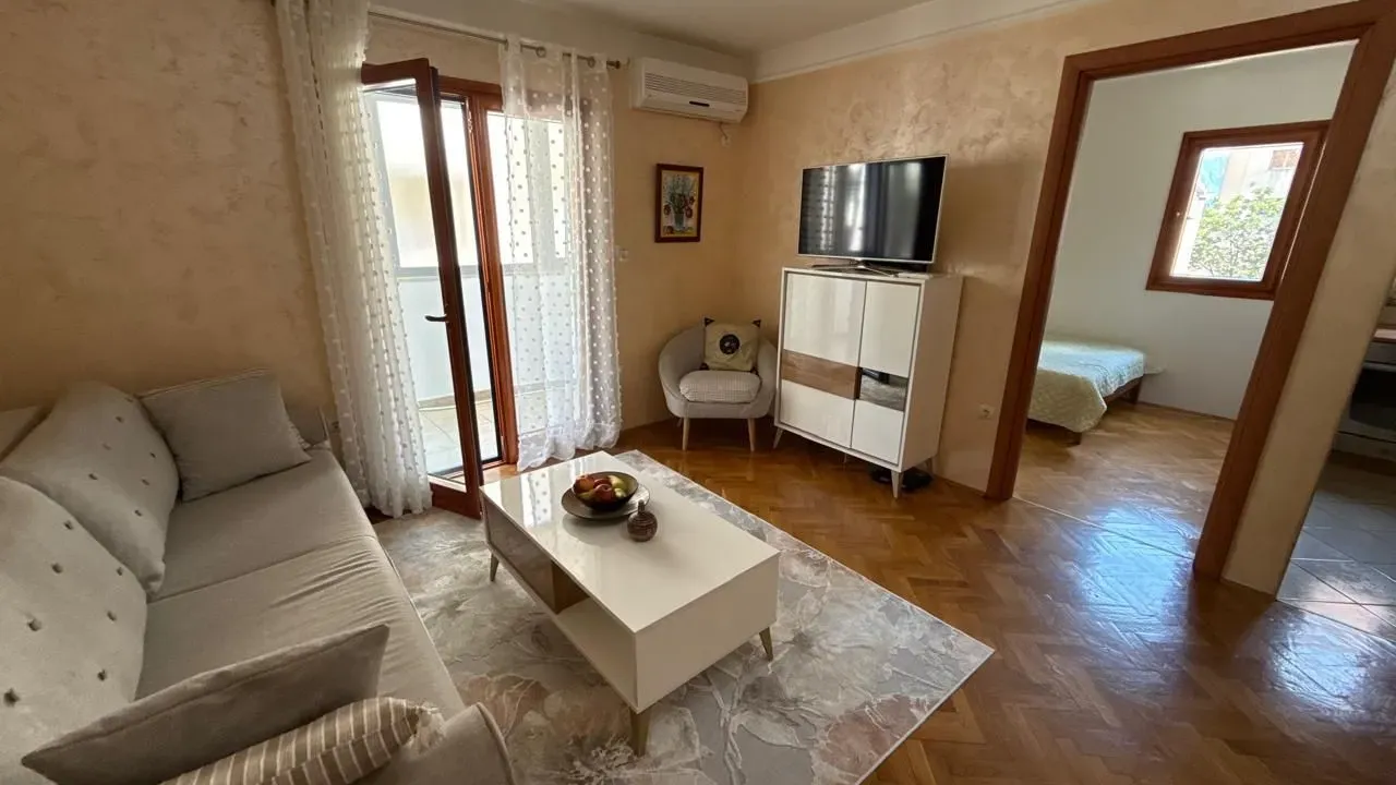 Izdavanje, dvosoban stan, 59m², Babilonija, Budva