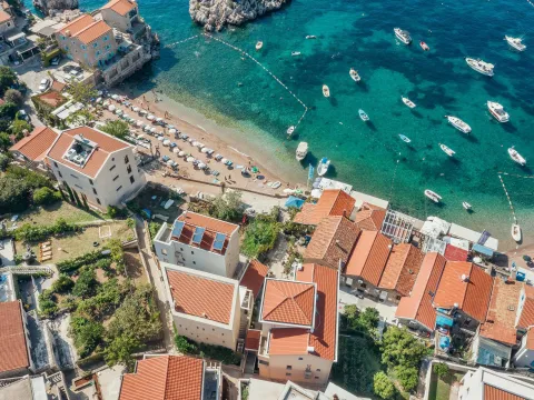 Prodaja, trosoban stan, 160m², Pržno, Budva - image 1