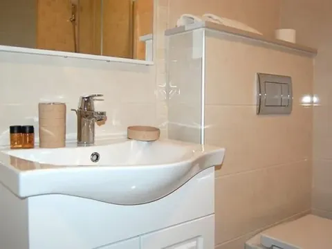 Rent, two bedroom apartment, 62m², Bečići, Budva - image 11