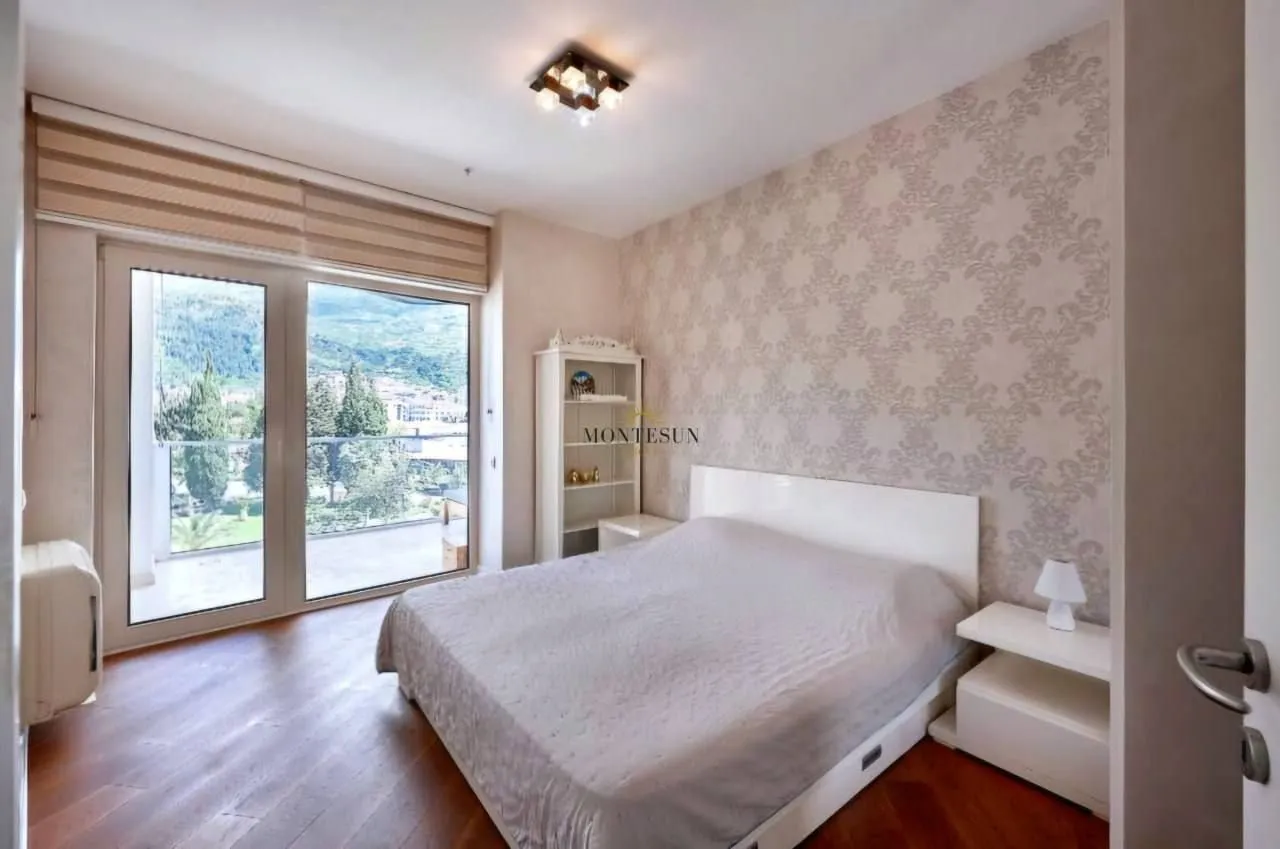 Rent, one bedroom apartment, 63m², Tre Canne, Budva
