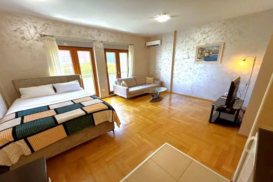 Stan-na-dan, garsonjera, 35m², Preko Morače, Podgorica