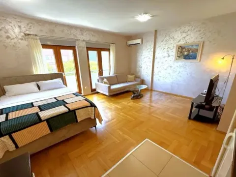 Stan-na-dan, garsonjera, 35m², Preko Morače, Podgorica