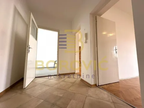Sale, two bedroom apartment, 68m², Stari Grad, Beograd - image 4