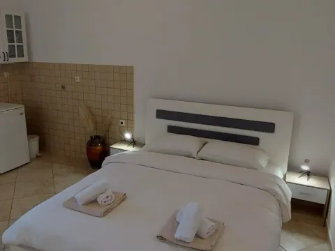 Izdavanje, garsonjera, 35m², Škaljari, Kotor - image 6