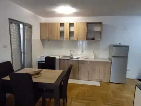 Izdavanje, dvosoban stan, 57m², City Kvart, Podgorica - image 1