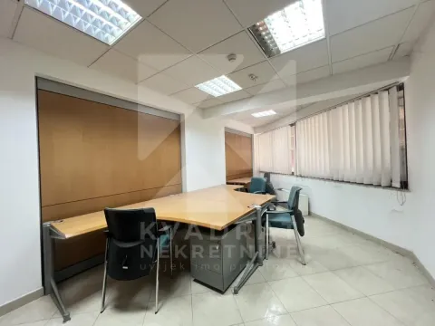 Rent, office space, 412m², Preko Morače, Podgorica - image 17