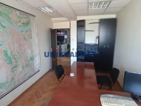 Izdavanje, poslovni prostor, 80m², Banovo Brdo, Beograd - image 13