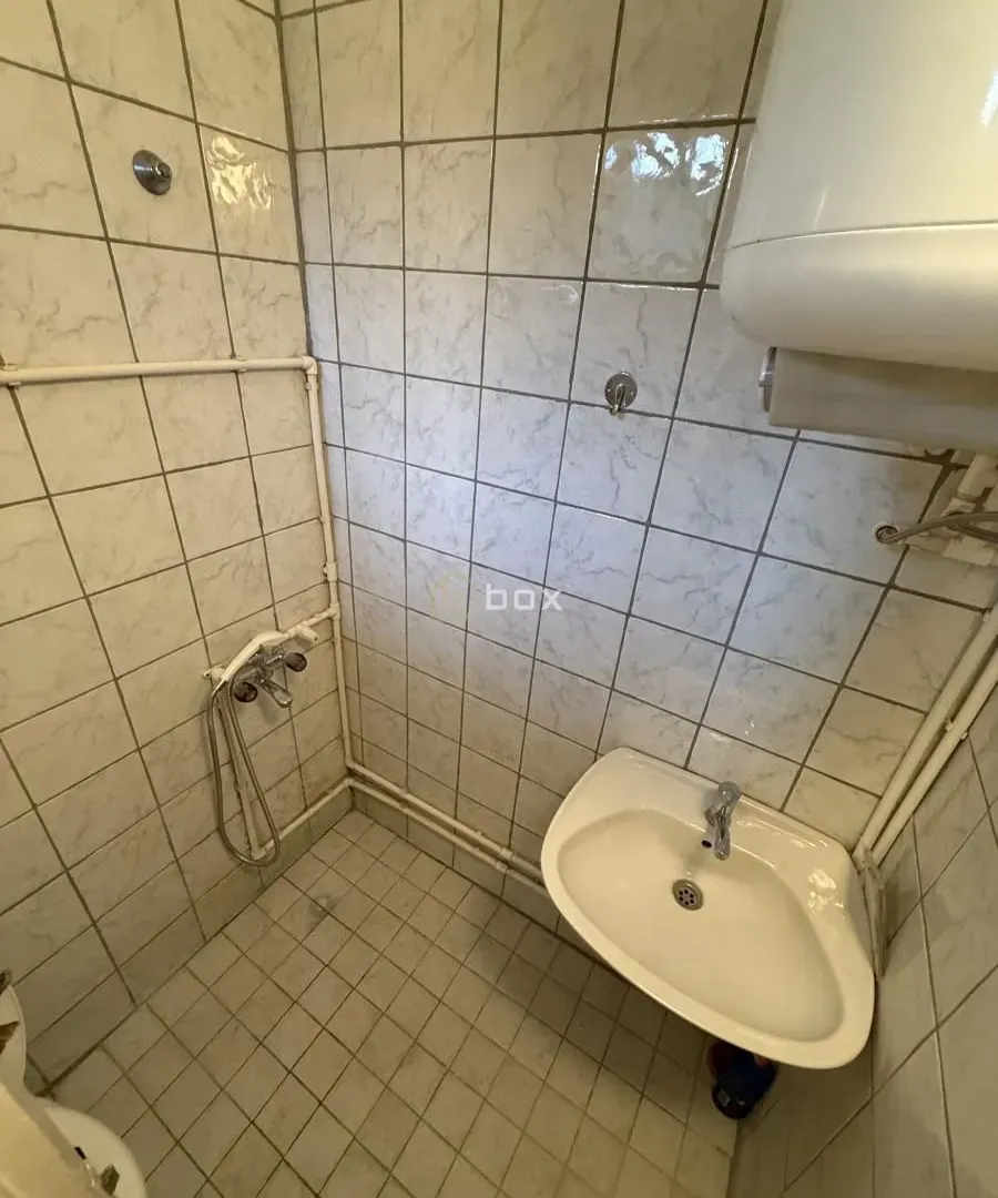 Rent, office space, 75m², Crveni Krst, Niš