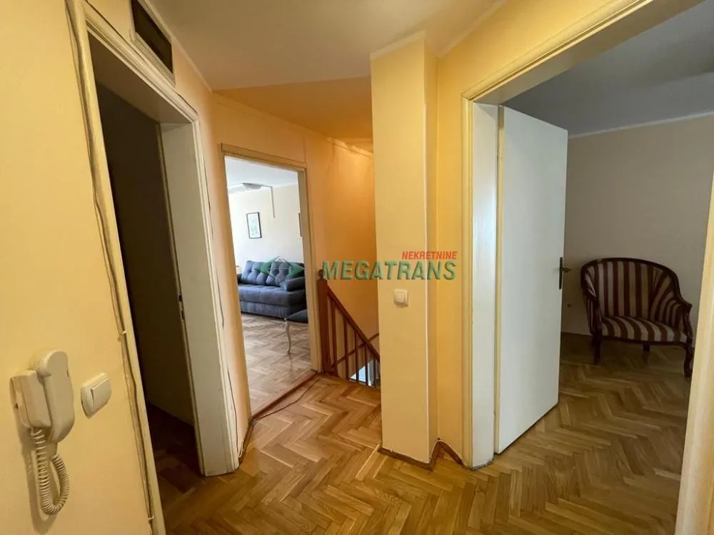 Izdavanje, četvorosoban stan, 130m², Vračar Hram, Vračar Sve Podlokacije