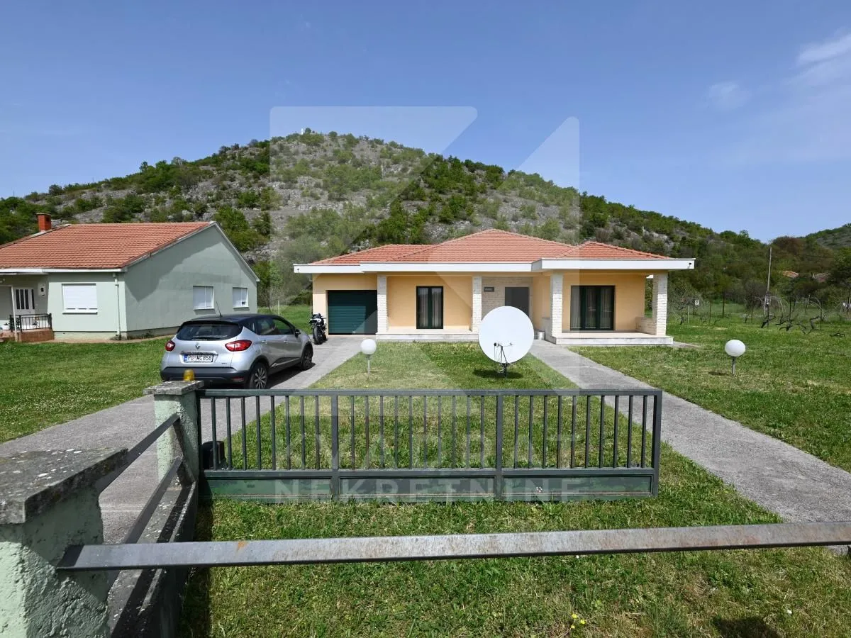 Prodaja, kuća, 200m², Rogami, Podgorica