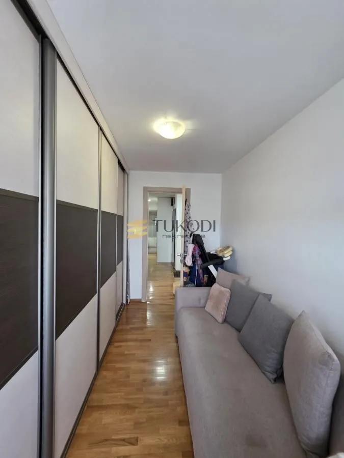 Prodaja, četvorosoban stan, 110m², Bulevar Oslobodjenja, Novi Sad Sve Podlokacije