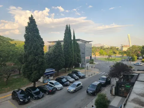 Izdavanje, jednosoban stan, 50m², Preko Morače, Podgorica - image 1