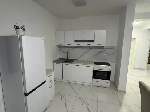 Izdavanje, trosoban stan, 75m², Polje, Bar - image 9