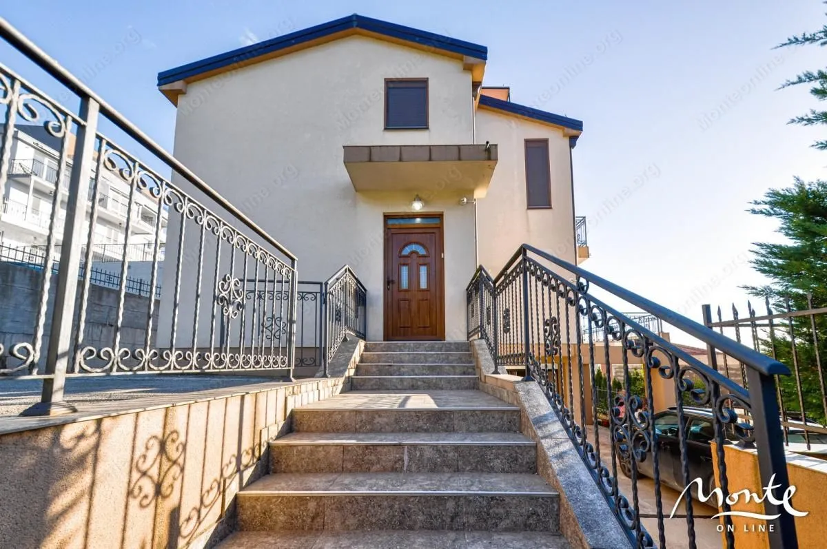 Prodaja, kuća, 176m², Kavač, Kotor