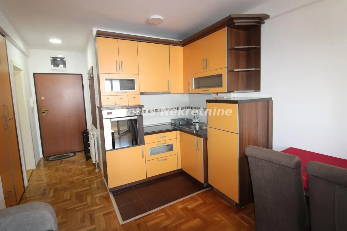 Izdavanje, garsonjera, 28m², Grbavica, Novi Sad Sve Podlokacije