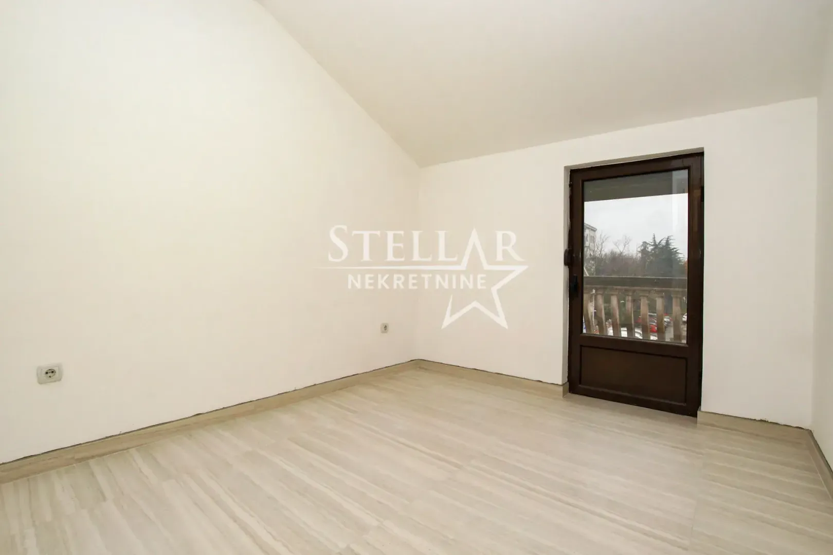 Rent, office space, 120m², Stari Aerodrom, Podgorica
