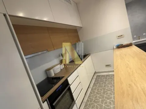 Izdavanje, četvorosoban stan, 102m², Centar, Novi Sad - image 4