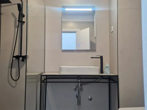 Izdavanje, dvosoban stan, 79m², Momišići, Podgorica - image 11