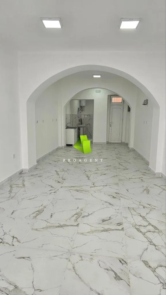 Rent, office space, 55m², Medijana, Niš
