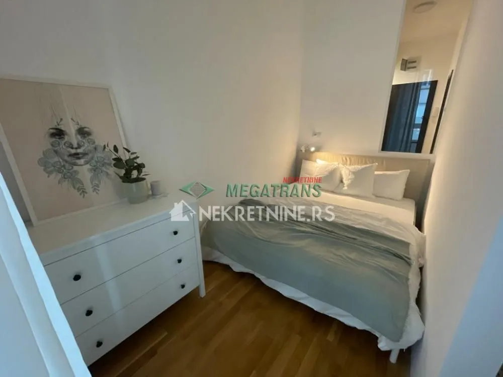 Izdavanje, dvosoban stan, 40m², Bulevar Oslobodjenja, Novi Sad Sve Podlokacije