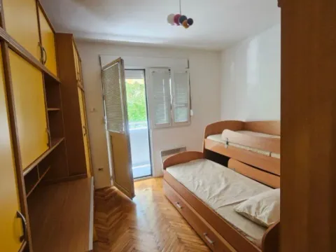 Izdavanje, dvosoban stan, 66m², Dobrota, Kotor - image 2