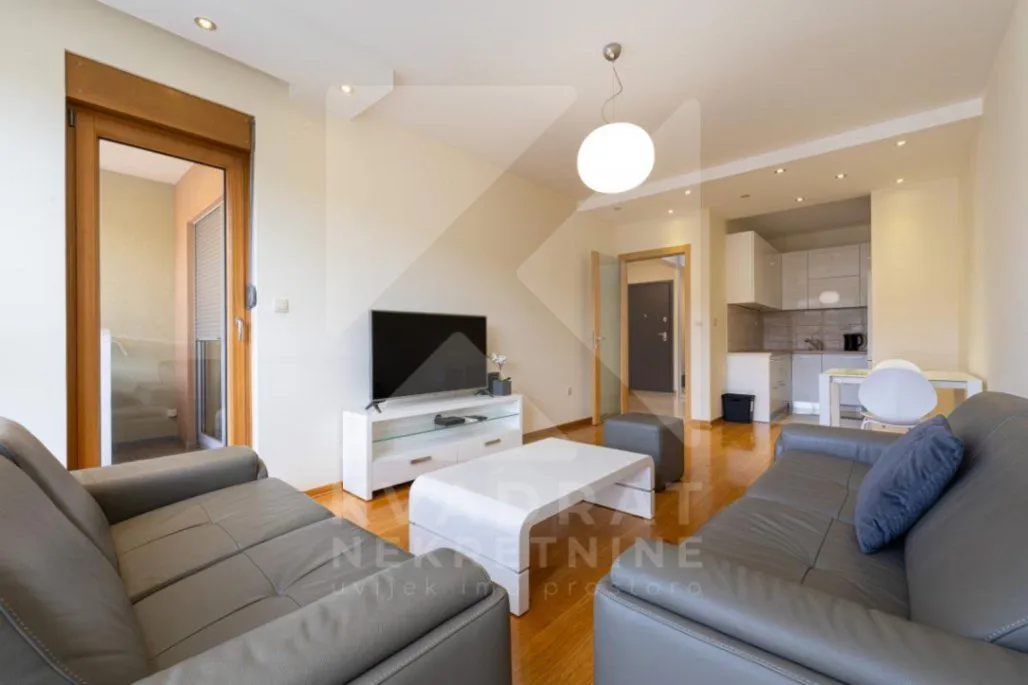 Prodaja, dvosoban stan, 71m², Momišići, Podgorica