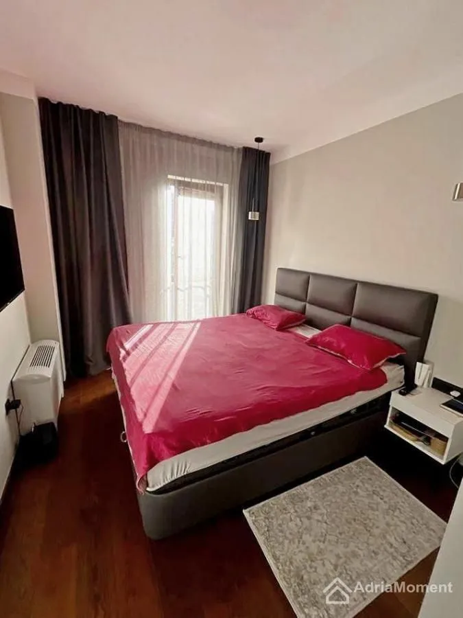 Prodaja, jednosoban stan, 77m², Centar, Budva