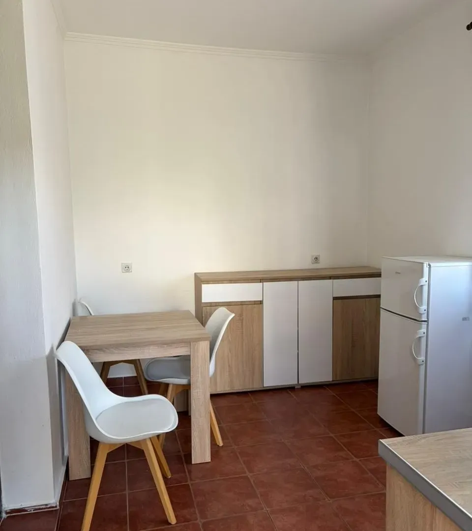 Izdavanje, jednosoban stan, 45m², Zlatica, Podgorica